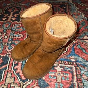 UGG - Classic Short Chestnut